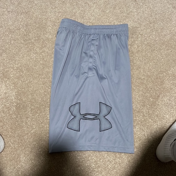 Under Armour Shorts - Picture 2 of 4